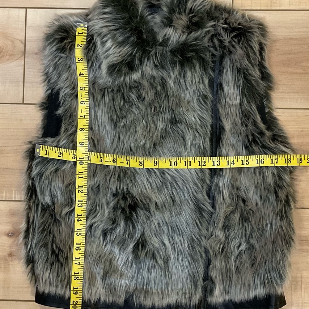 Cupcakes & Cashmere Alonso Grey Faux Fur Moto Vest with Faux Leather Trim Size M - Picture 9 of 11